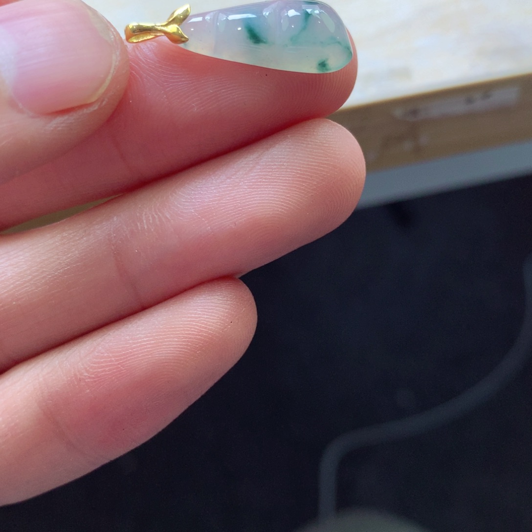 翡翠颈饰18K金镶嵌吊坠