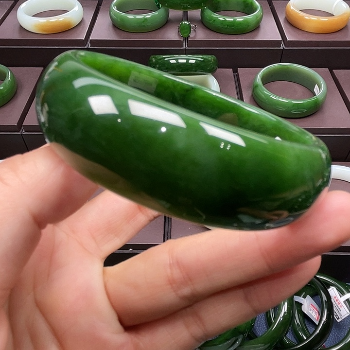 和田玉未镶嵌手镯