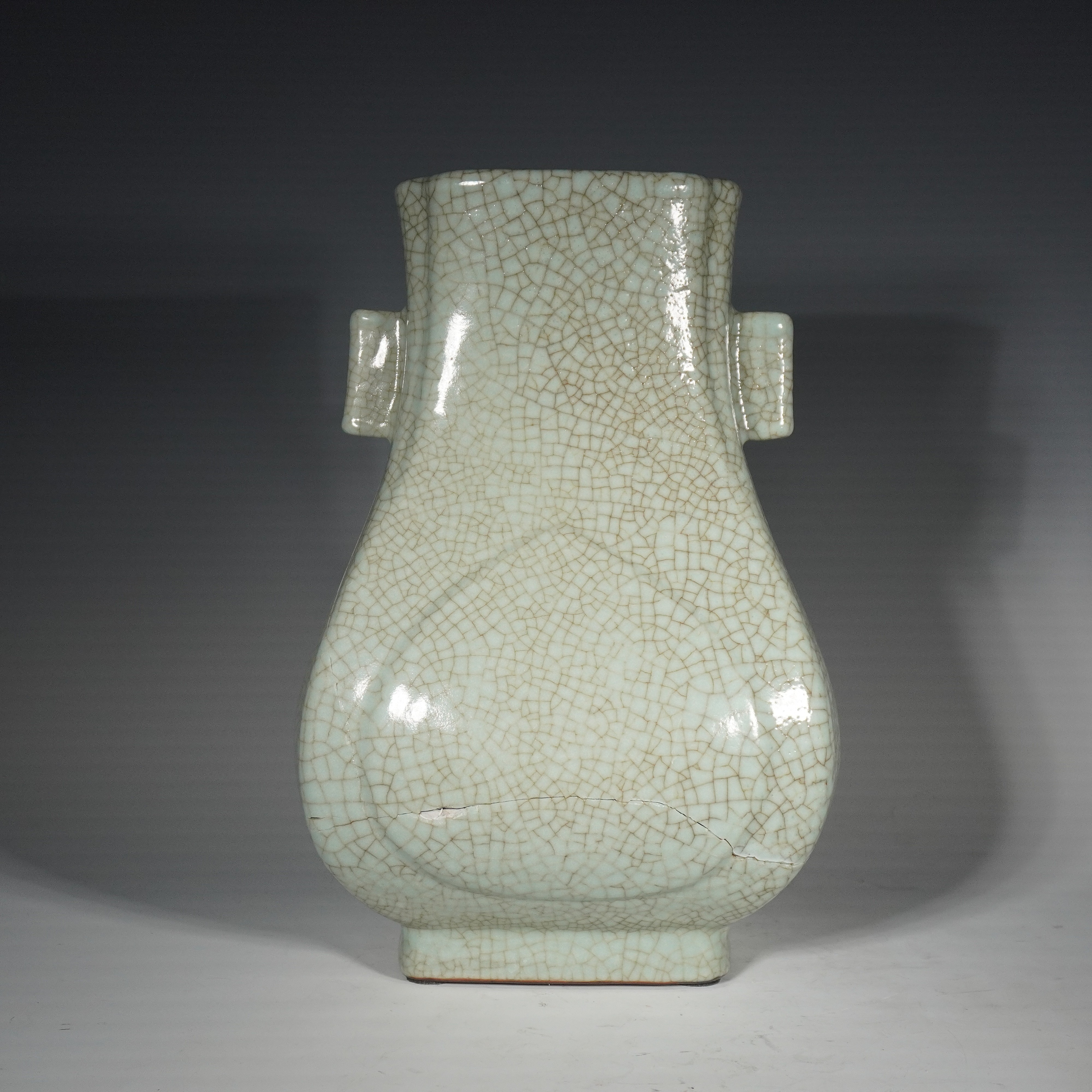 Lot 20336 清乾隆 仿官釉贯耳瓶【古董拍卖】