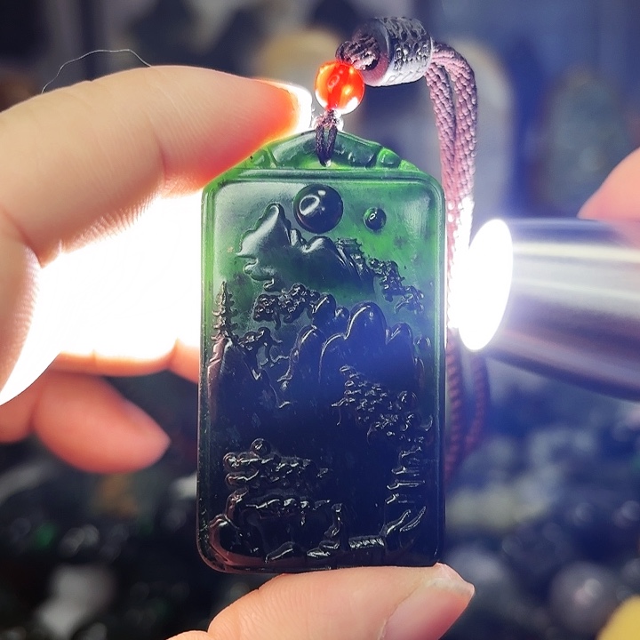 蛇纹石玉颈饰合金