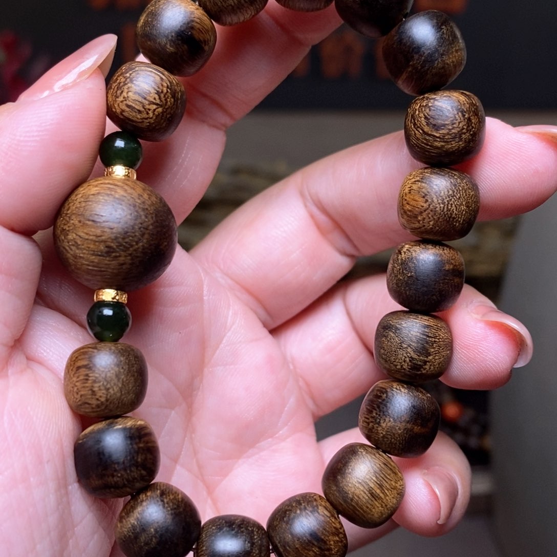 沉香手串越南芽庄白棋楠瘤疤1.0➕绿棋瘤疤单珠