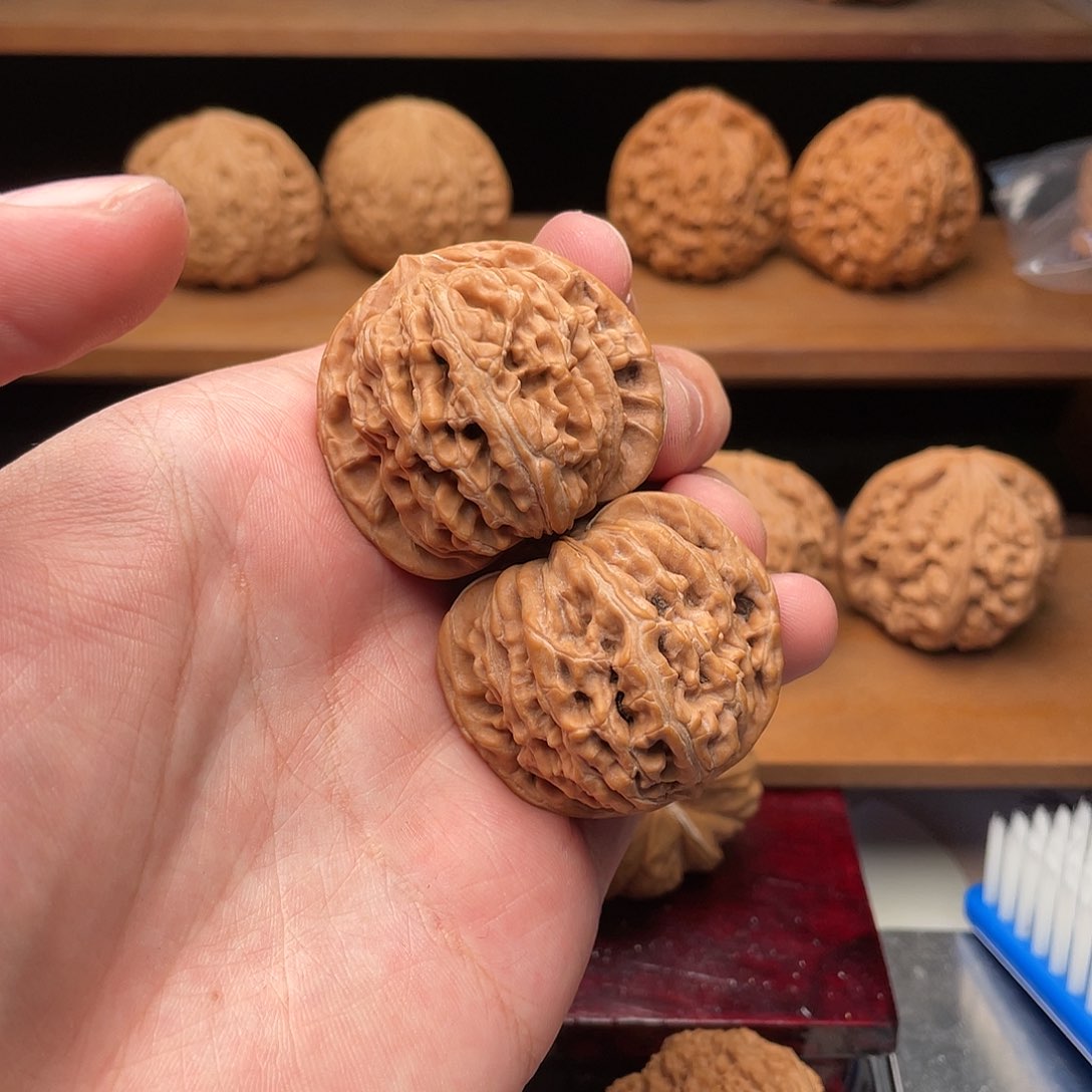 文玩核桃把件40精配圆润山地红皮四座楼