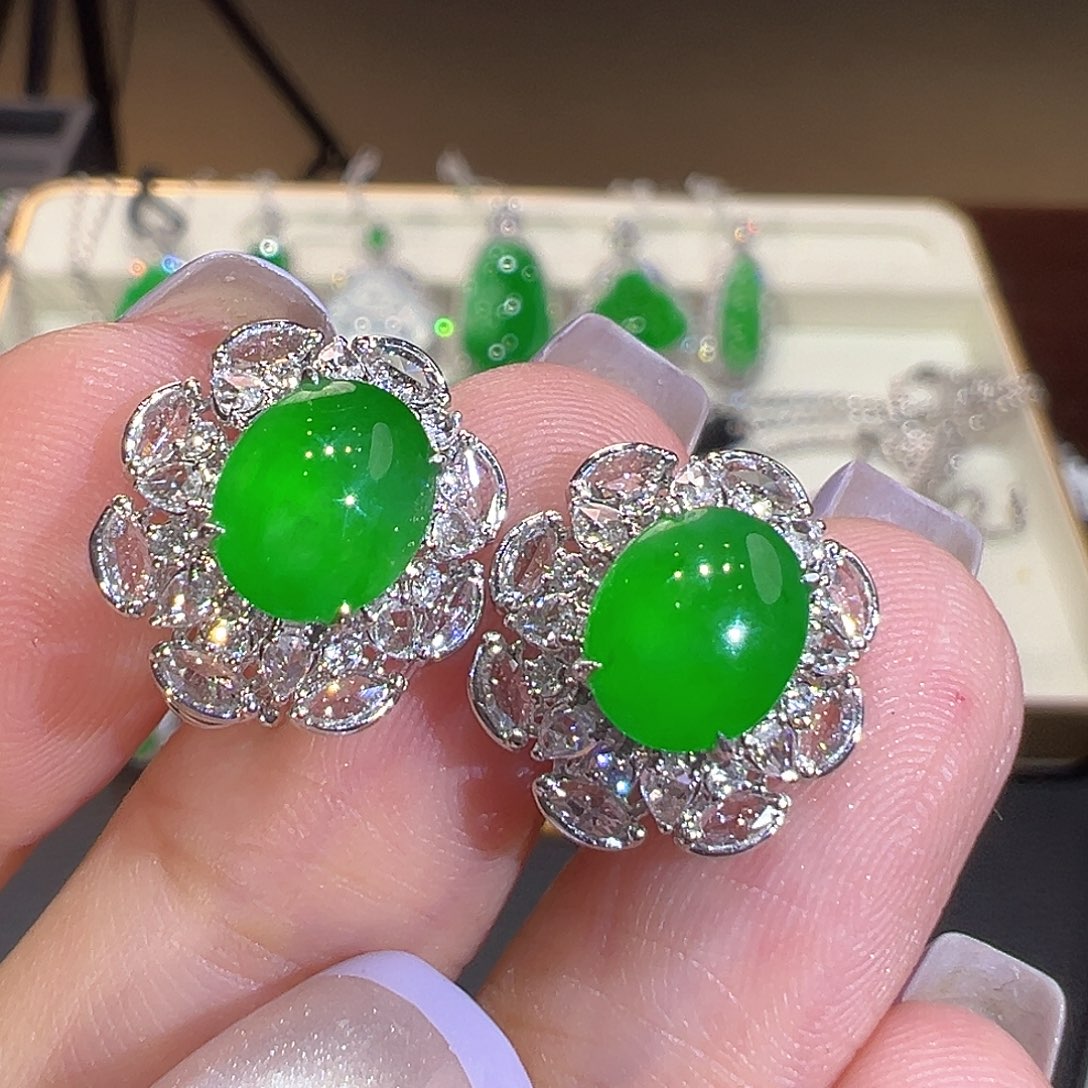 翡翠18K金镶嵌耳环翡翠