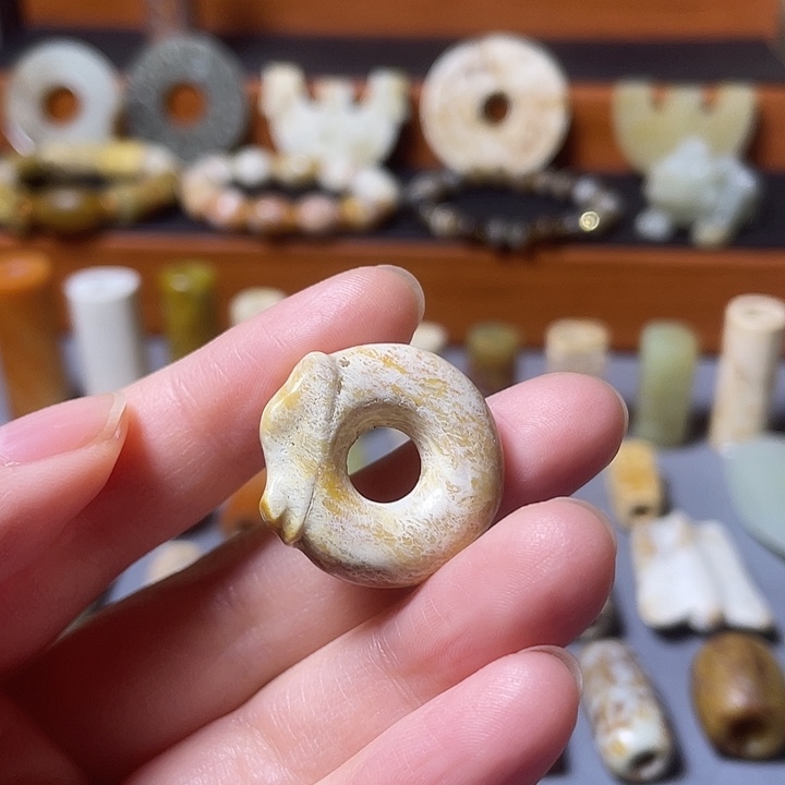 城***民和田玉未镶嵌挂件