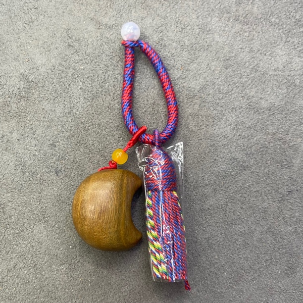 SW019 绿檀月亮挂件