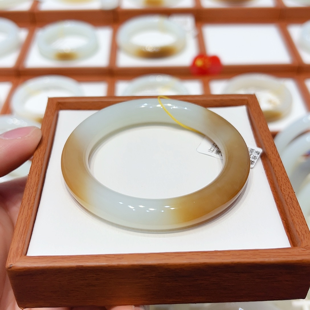 和田玉手镯未镶嵌且末天地糖