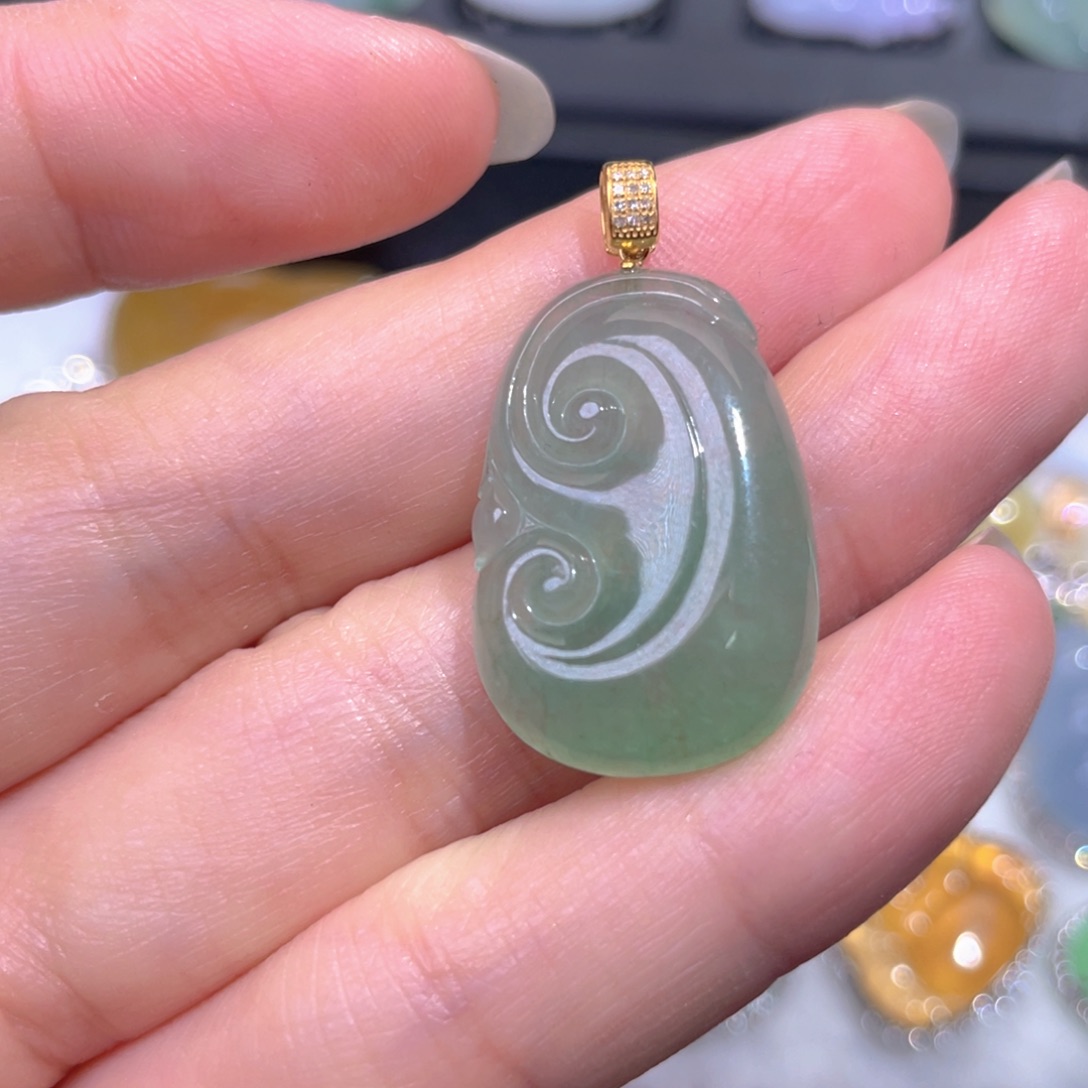 颈饰18K金镶嵌翡翠翡翠