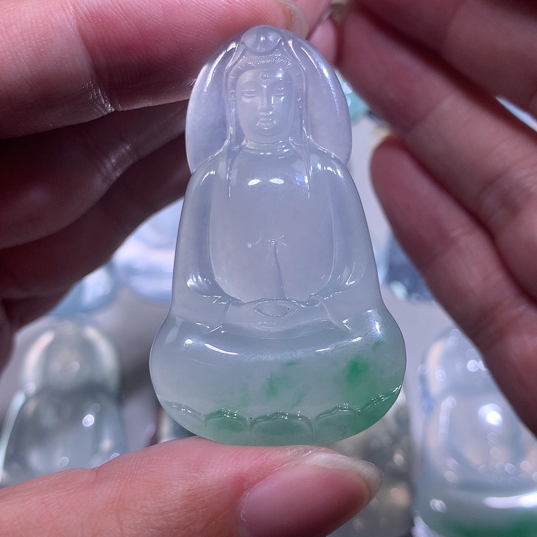 翡翠未镶嵌颈饰观音