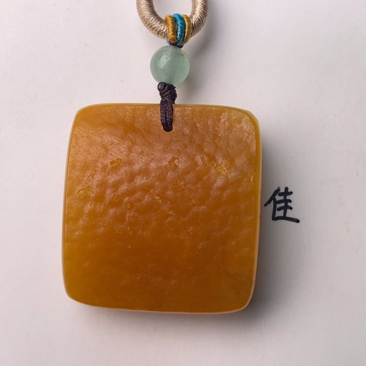 未镶嵌琥珀珠宝奇石