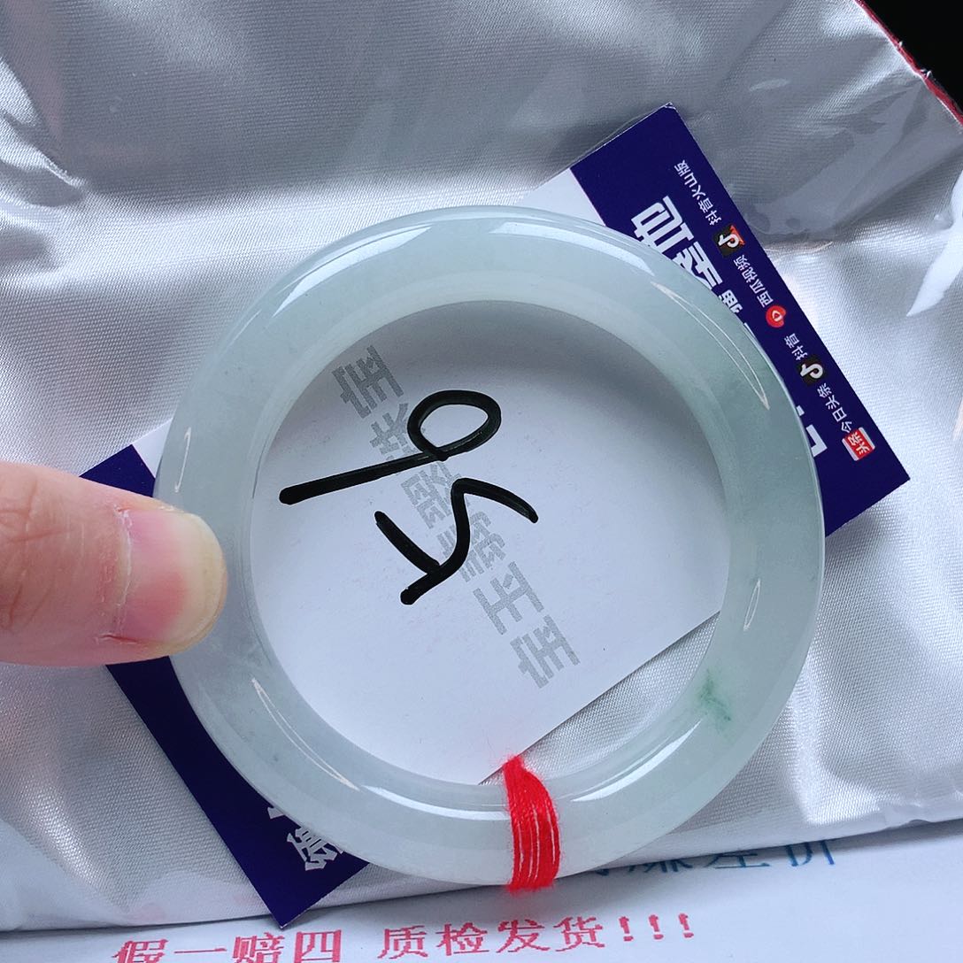 翡翠手镯未镶嵌55圈口