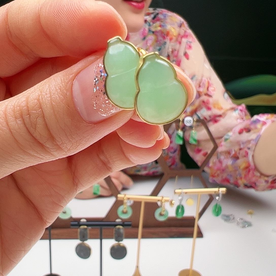 翡翠耳饰18K金镶嵌天然翡翠耳饰18k金镶嵌