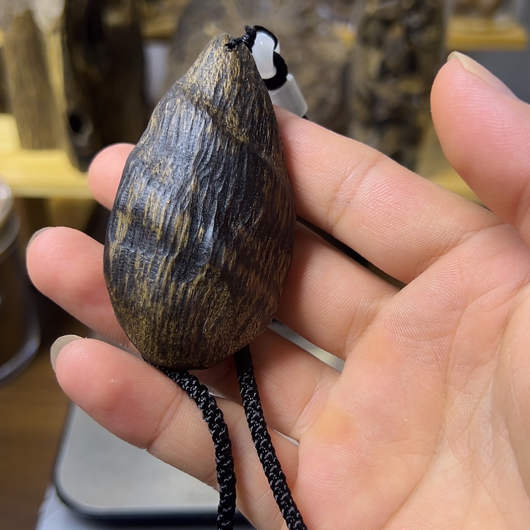 吊坠沉香牙庄26克