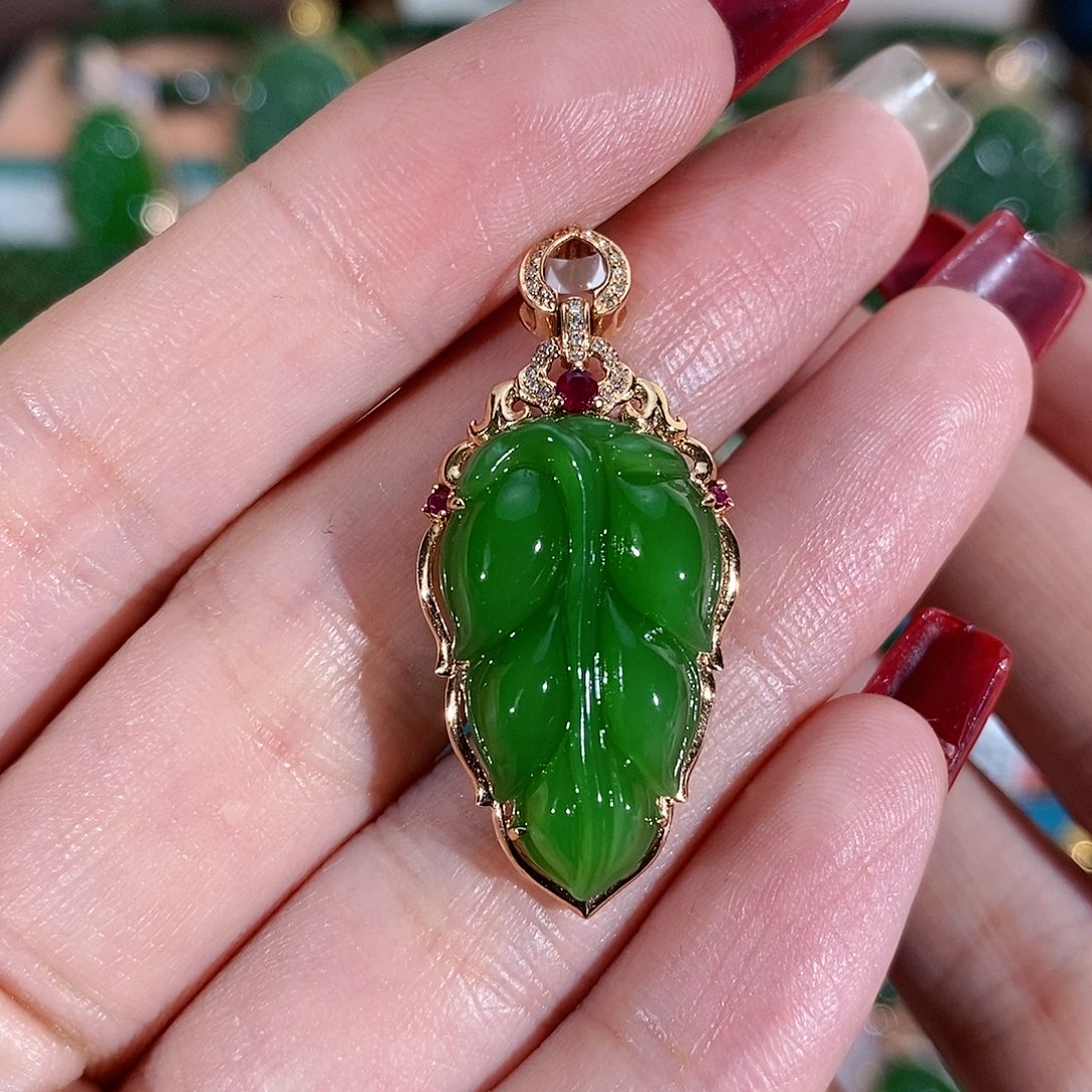 和田玉（碧玉）珠宝首饰18K金镶嵌