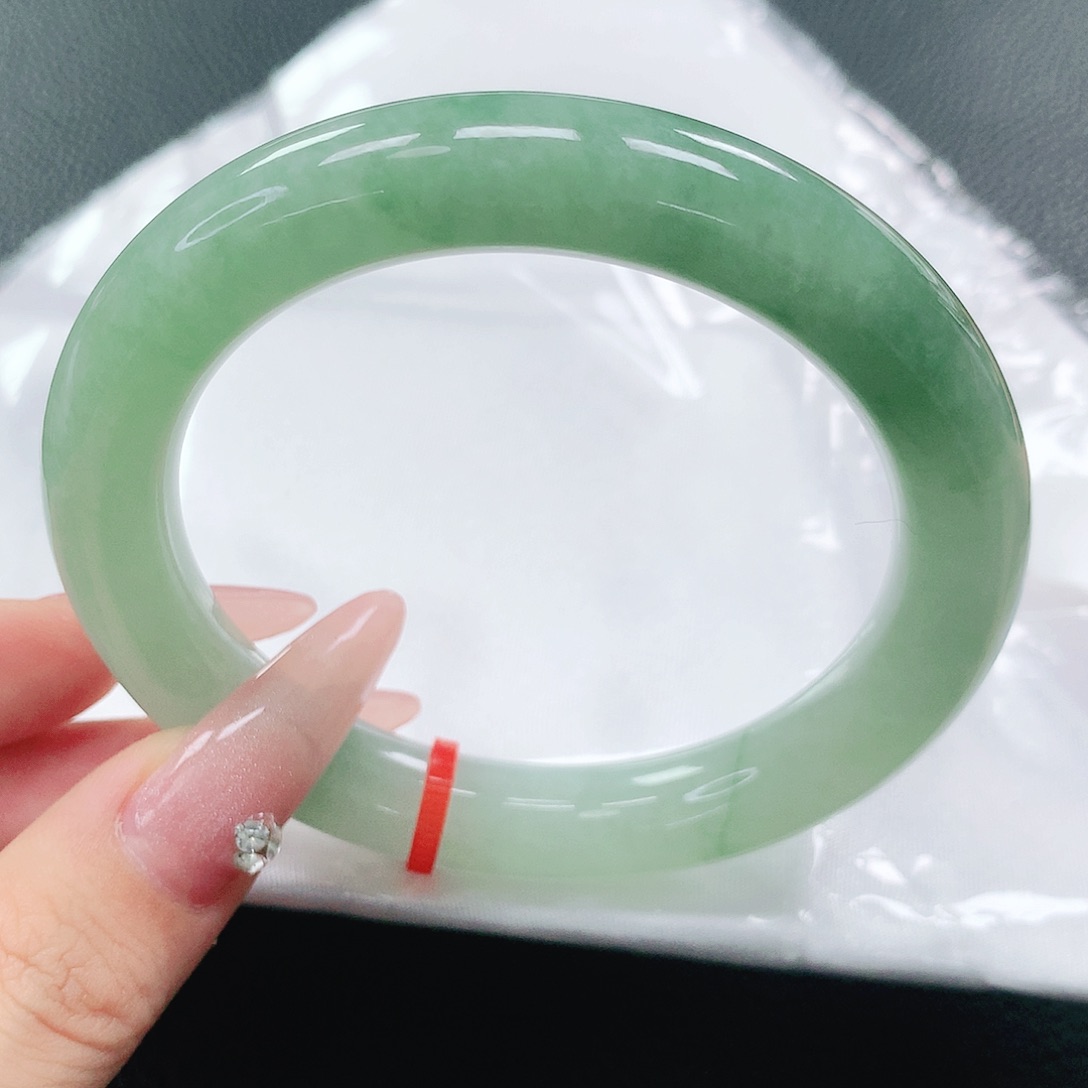 翡翠未镶嵌手镯57圈