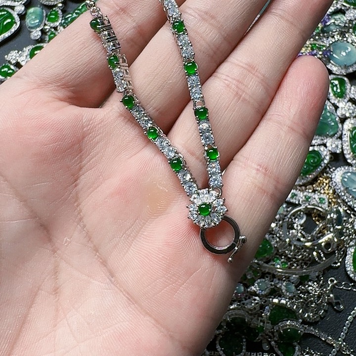 翡翠颈饰未镶嵌天然A货翡翠放漏