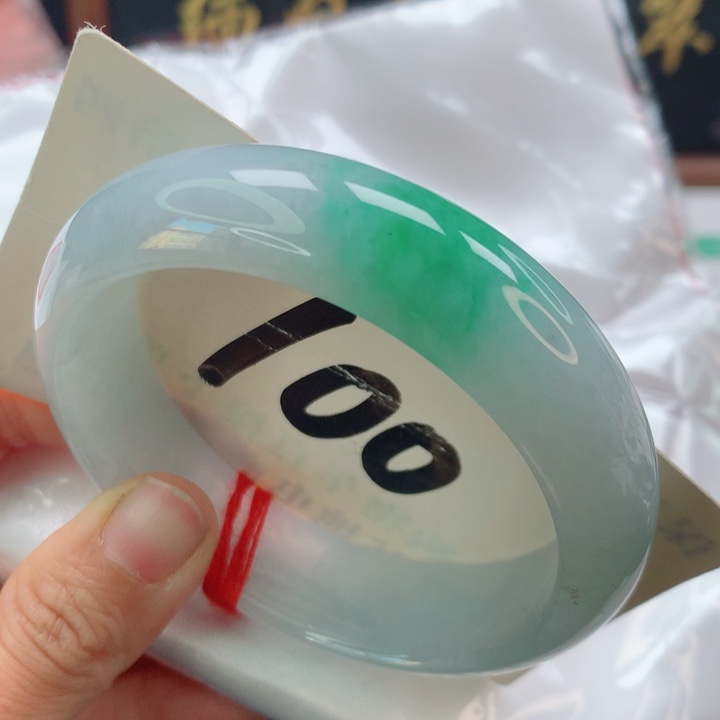 未镶嵌手镯翡翠女****、白底青