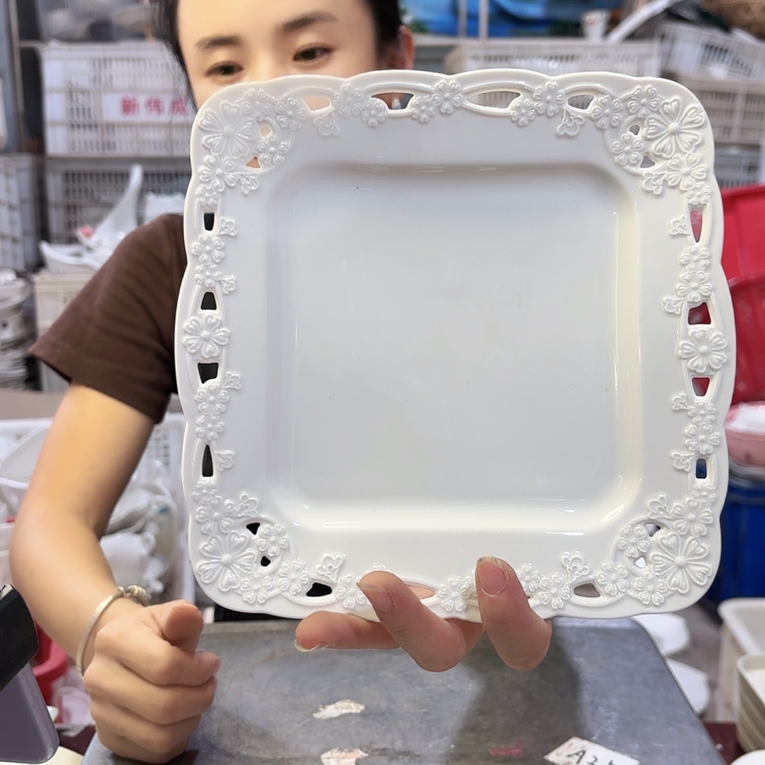 盘微瑕产品………镂空四方两个