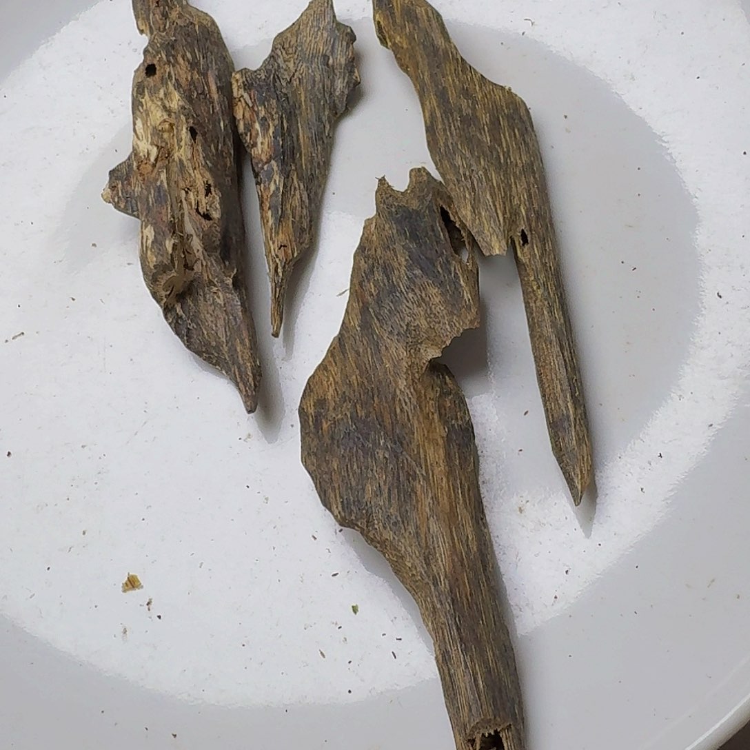 沉香沉香碎屑品**瓷绿棋虫漏34克