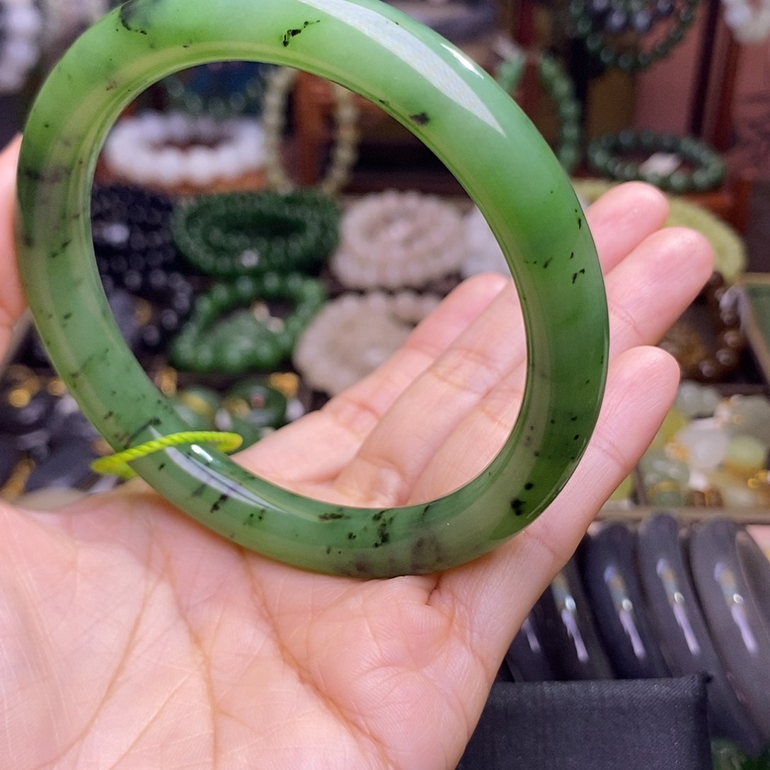 和田玉未镶嵌颈饰61.4 碧玉胖圆条脂膏级乌兰海手镯