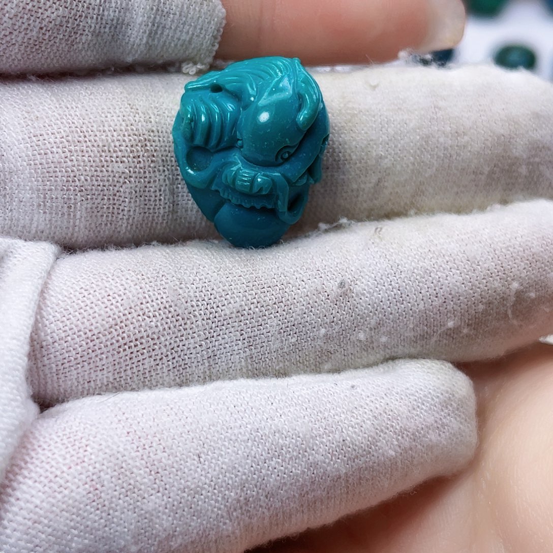 绿松石未镶嵌饰品