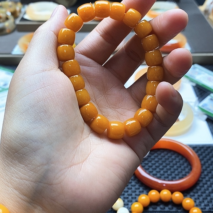 未镶嵌石英质玉（黄龙玉）手镯