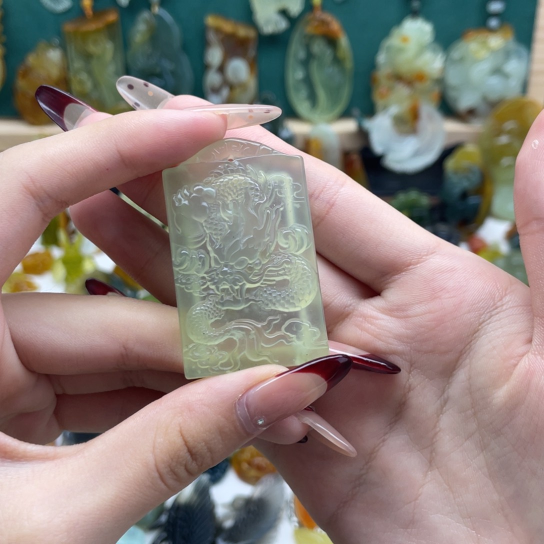 蛇纹石玉吊坠(不含链)未镶嵌