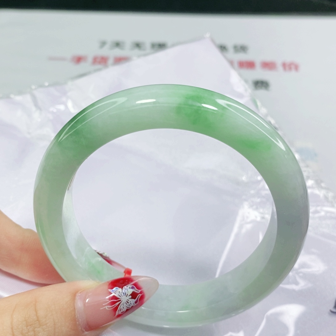 翡翠手镯未镶嵌?*5555 5656