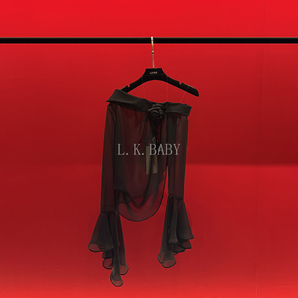 【L.K.BABY】若隐若现 法式浪漫邂逅不规则喇叭袖薄雾斜肩衬衫