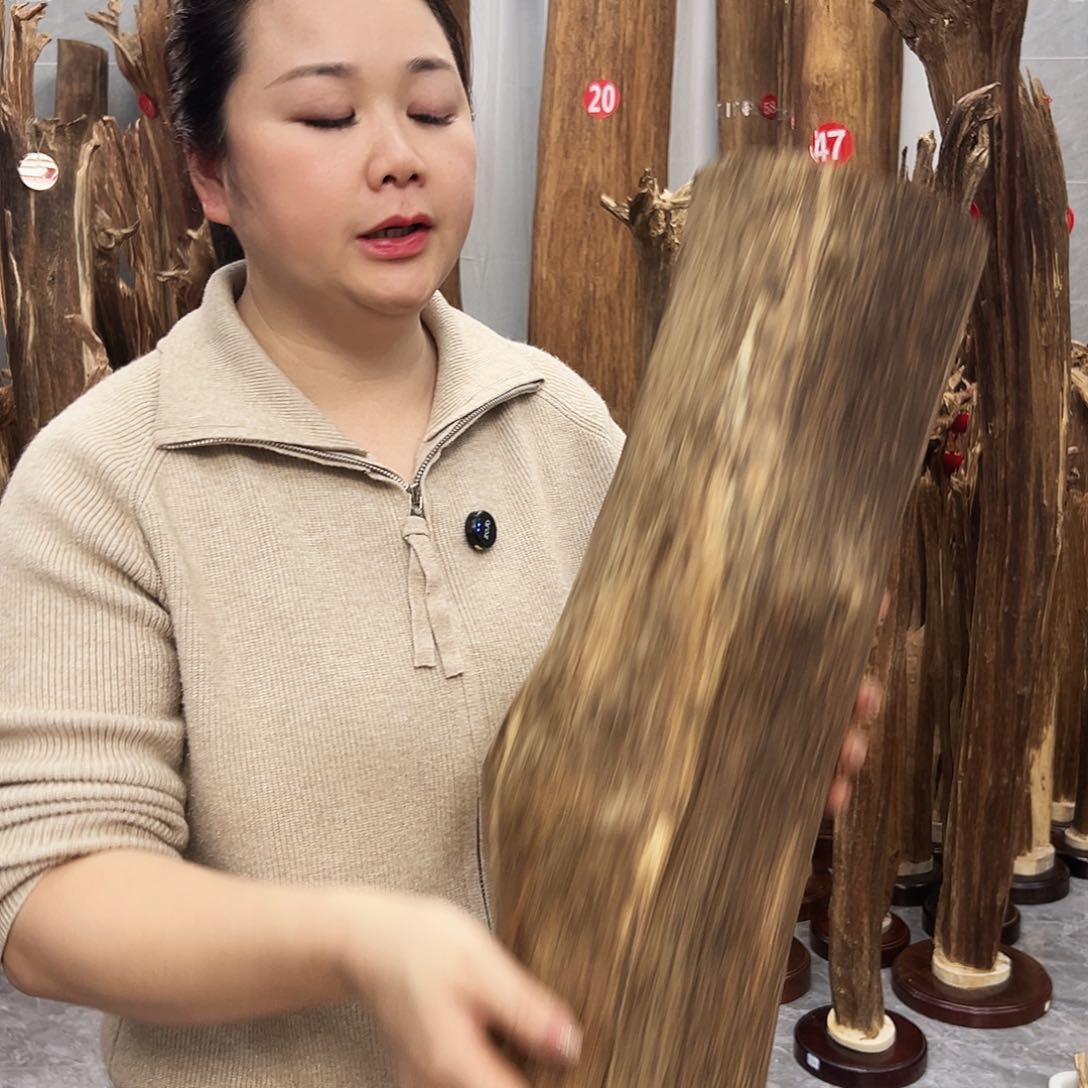 沉香碎屑沉香沉香原料送底座