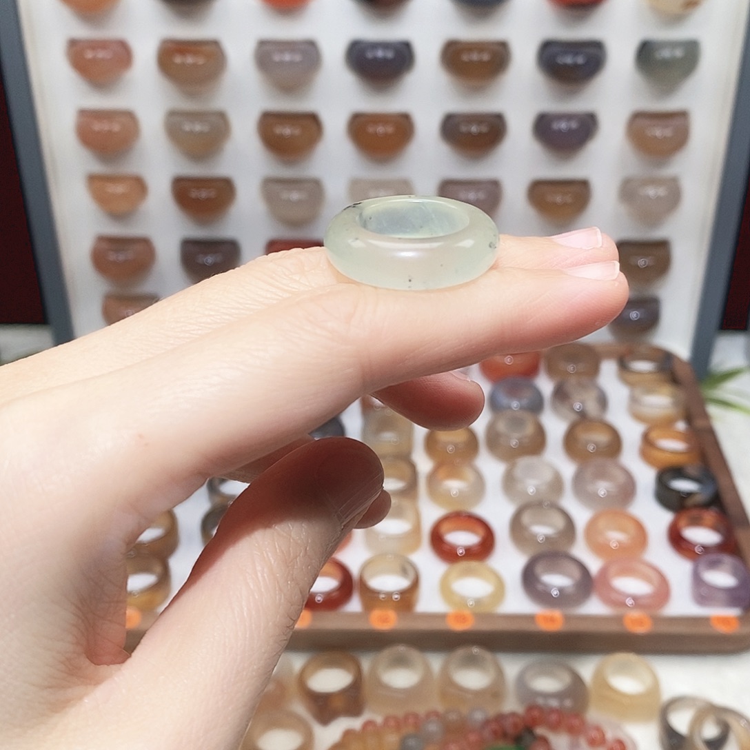 玛瑙/玉髓未镶嵌戒指港12码岫玉不退换