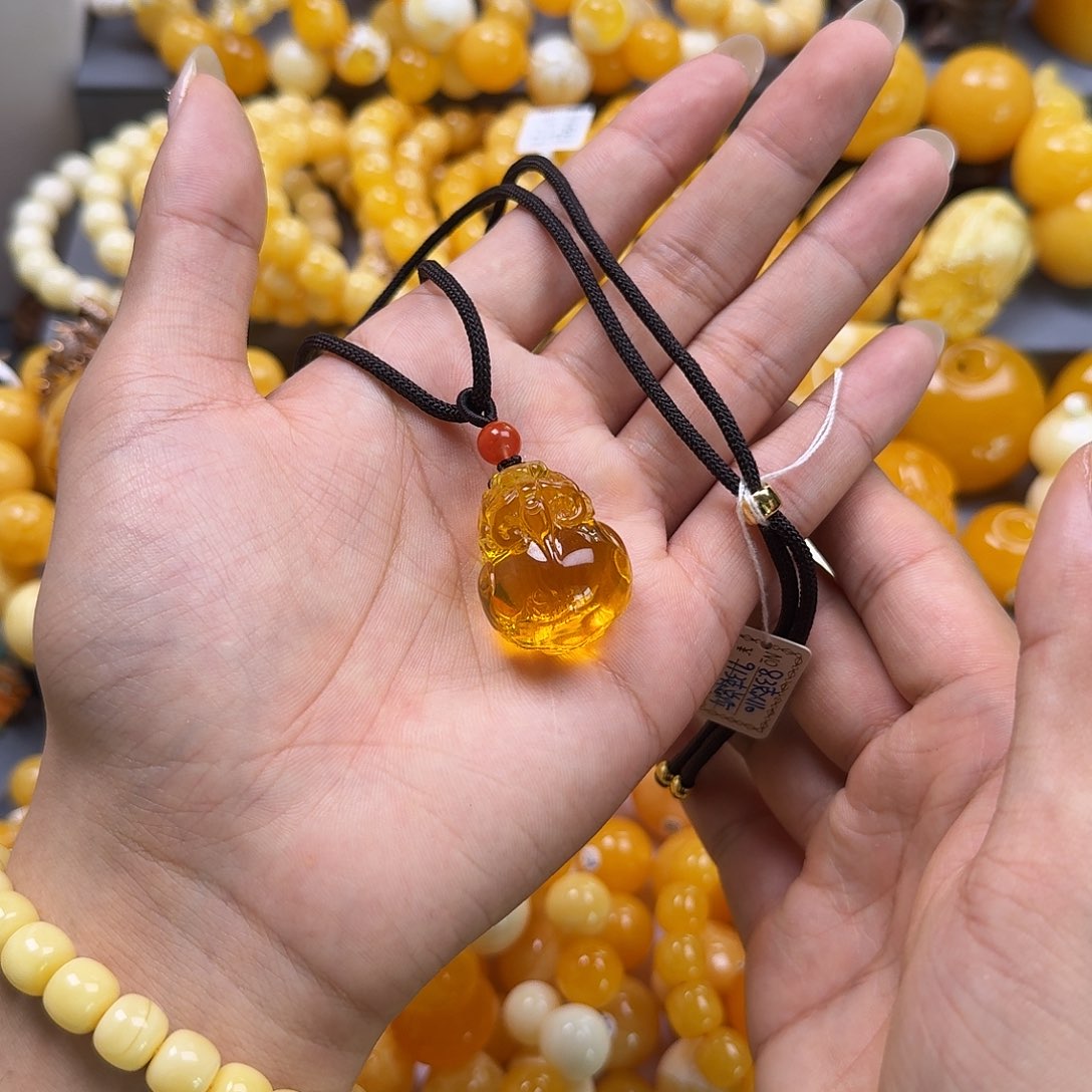 未镶嵌琥珀珠宝奇石