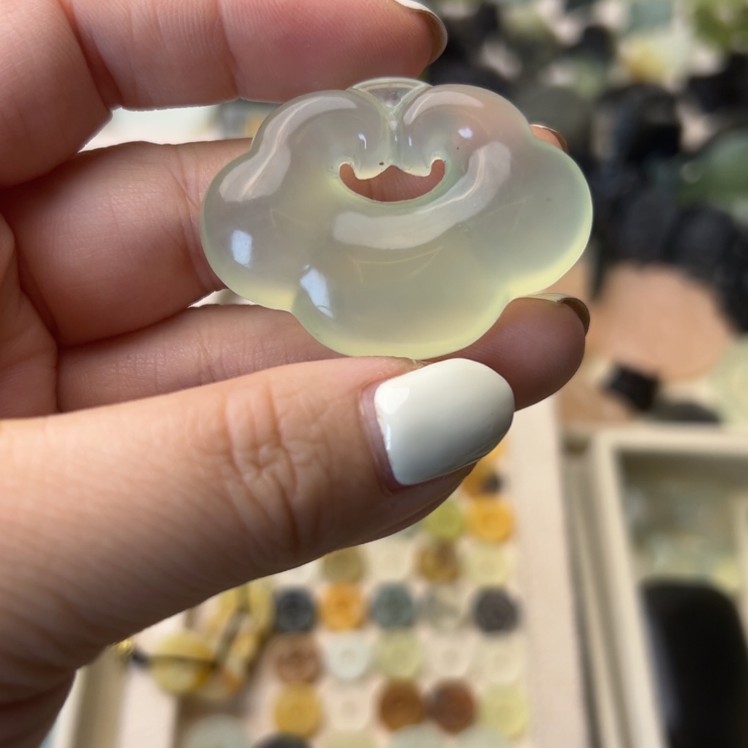 蛇纹石玉颈饰合金