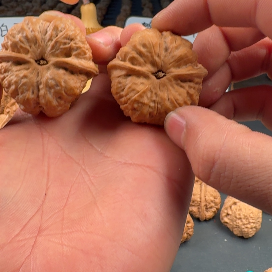 L***.文玩核桃吊坠蛤蟆的眼睛是真的好看啊