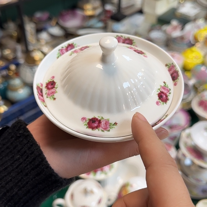 鹿与海陶瓷有限公司