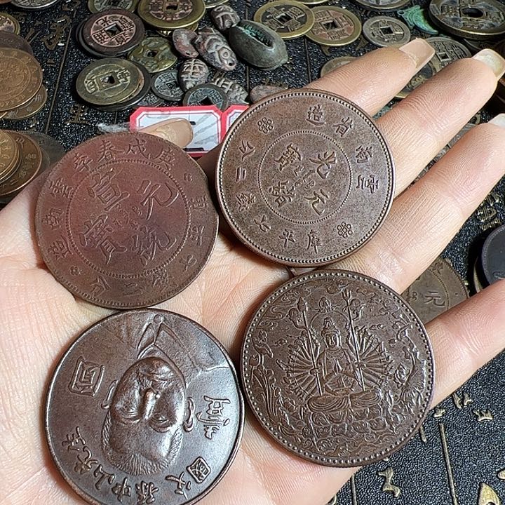 露*?四个铜币工艺品摆件