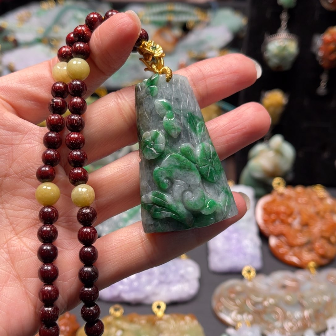 翡翠颈饰未镶嵌vvvvbhbhbhhhjbnnn