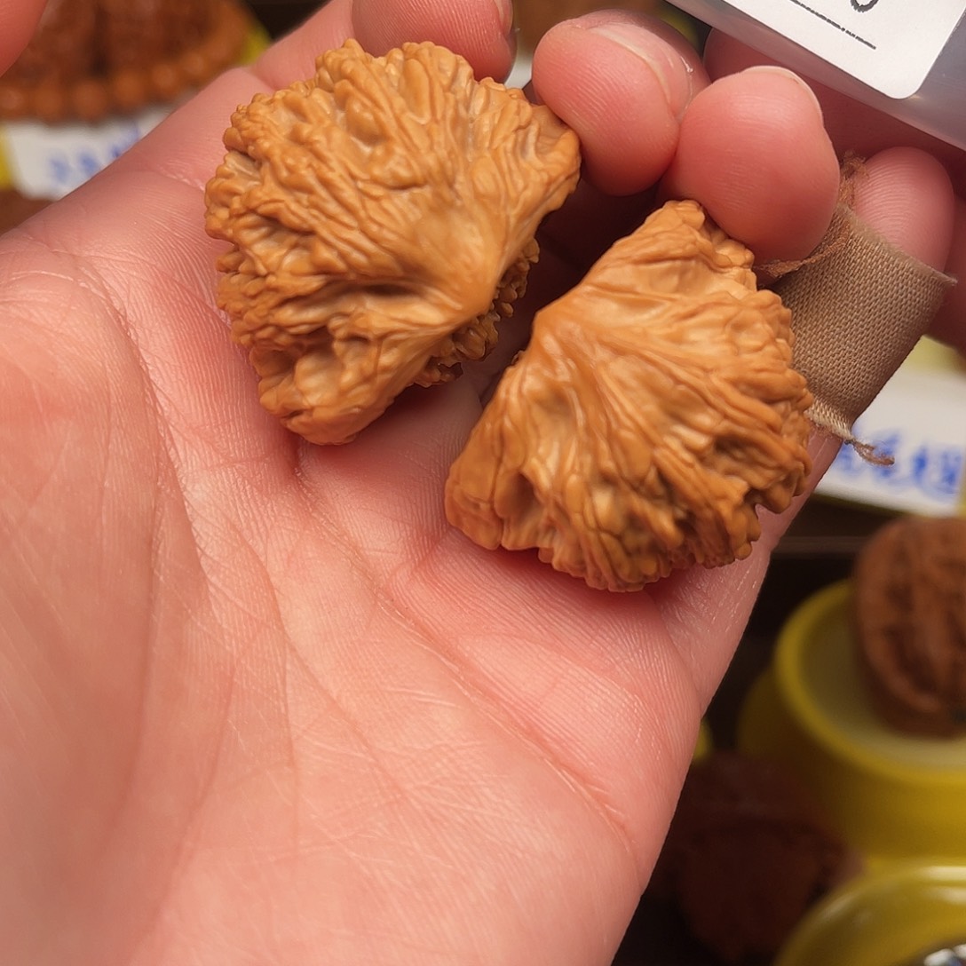 饭***团文玩核桃吊坠虎头蛇