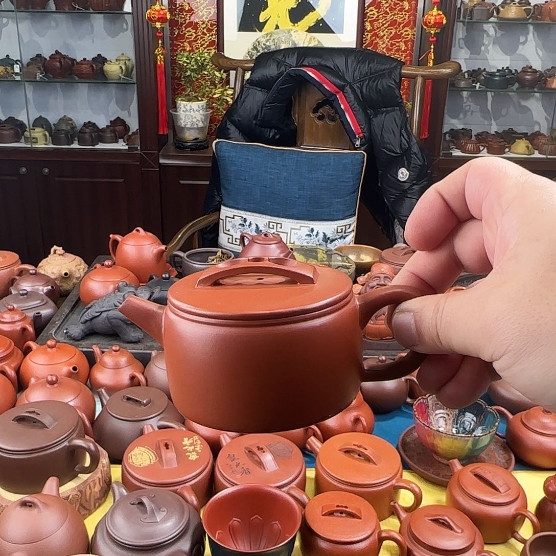 紫砂茶壶红皮龙汉瓦