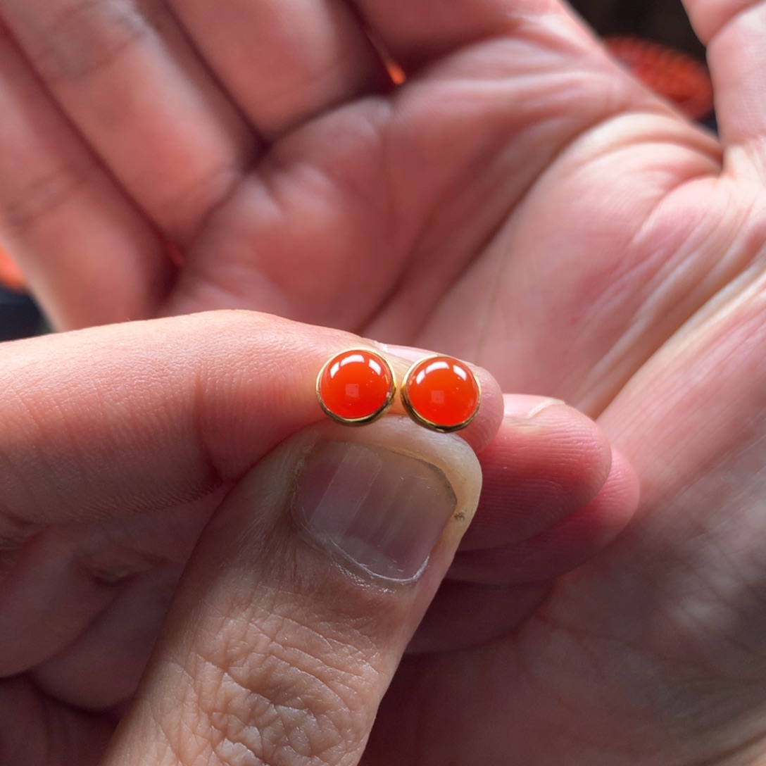 南红玛瑙耳钉18K金镶嵌牛*