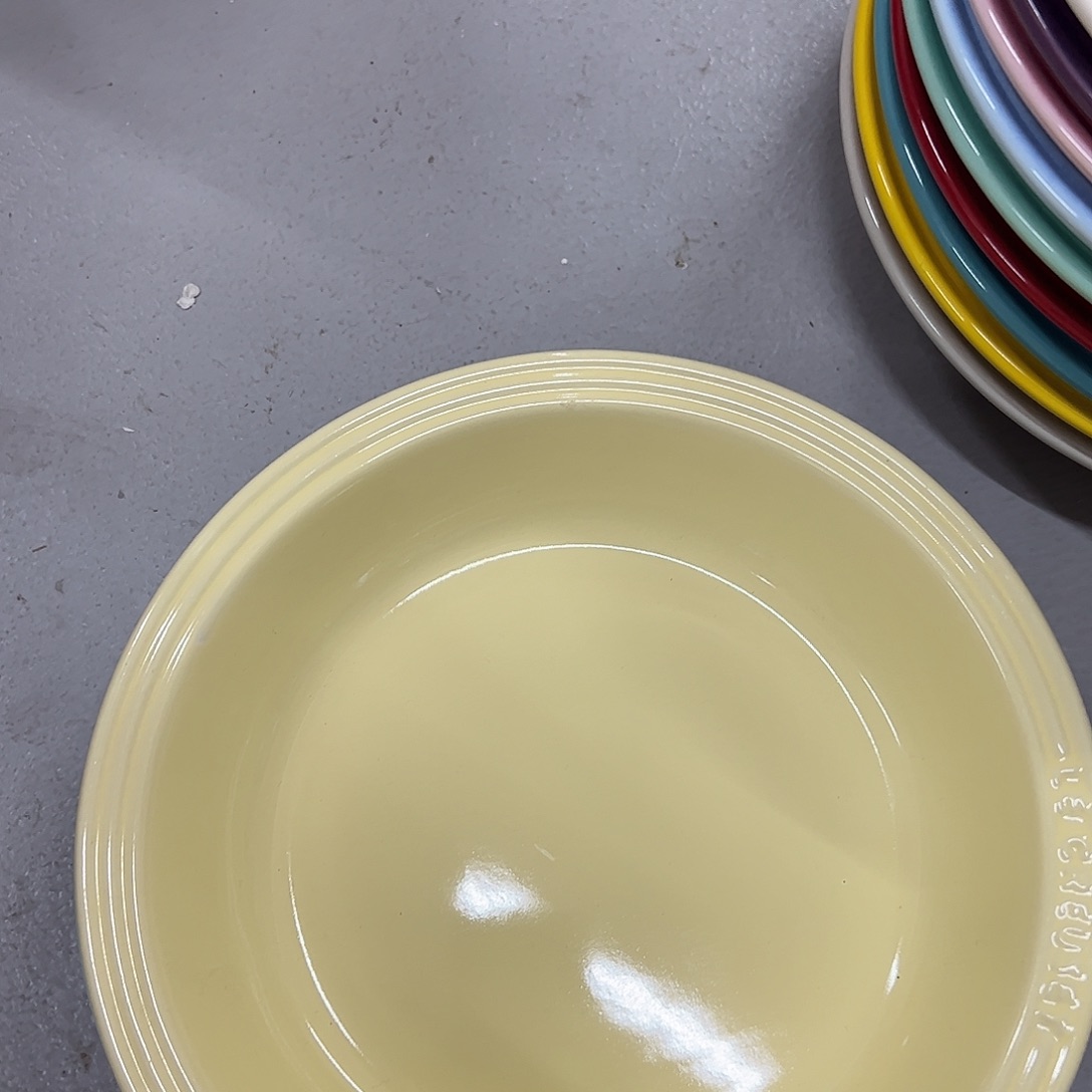 陶瓷爱丽丝黄大草帽盘子