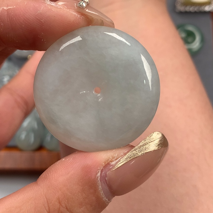 翡翠颈饰未镶嵌平安扣