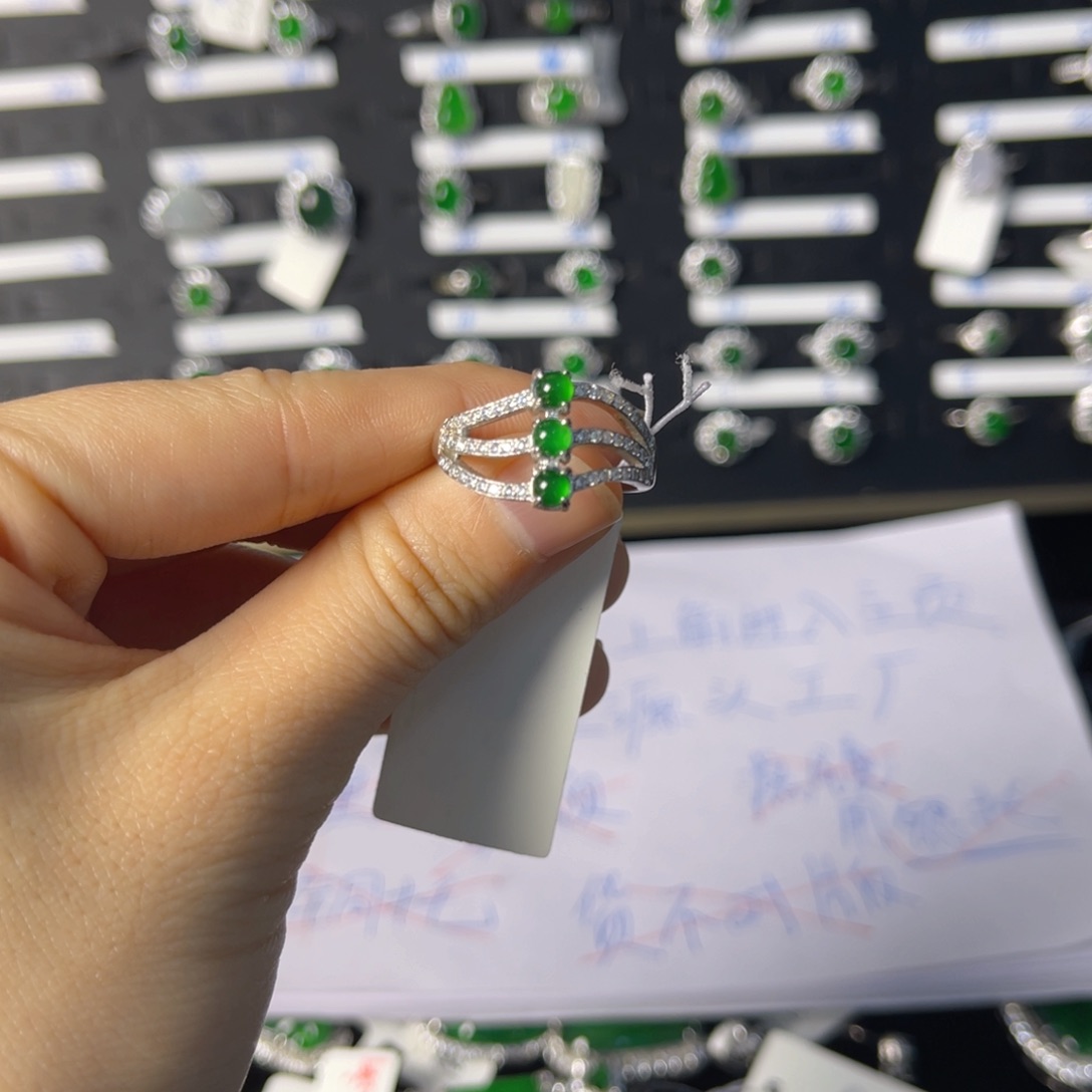 翡翠戒指银S925镶嵌翡翠戒指