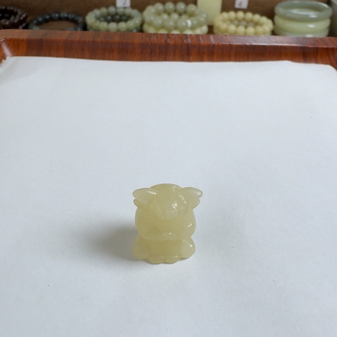 司***姐颈饰未镶嵌和田玉