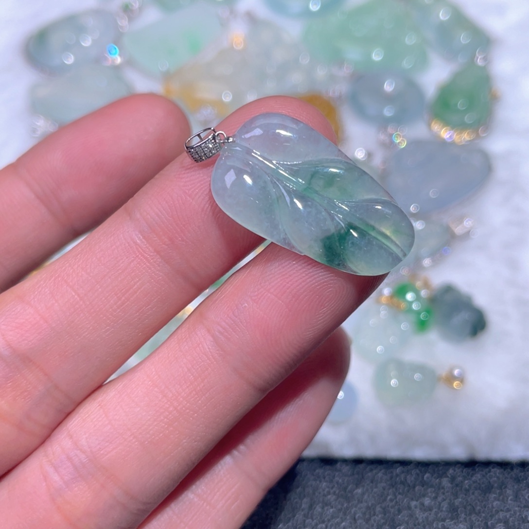 颈饰18K金镶嵌翡翠翡翠