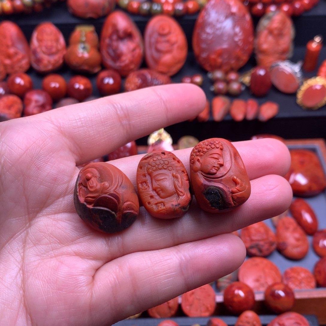 南红玛瑙吊坠3个未镶嵌日****光