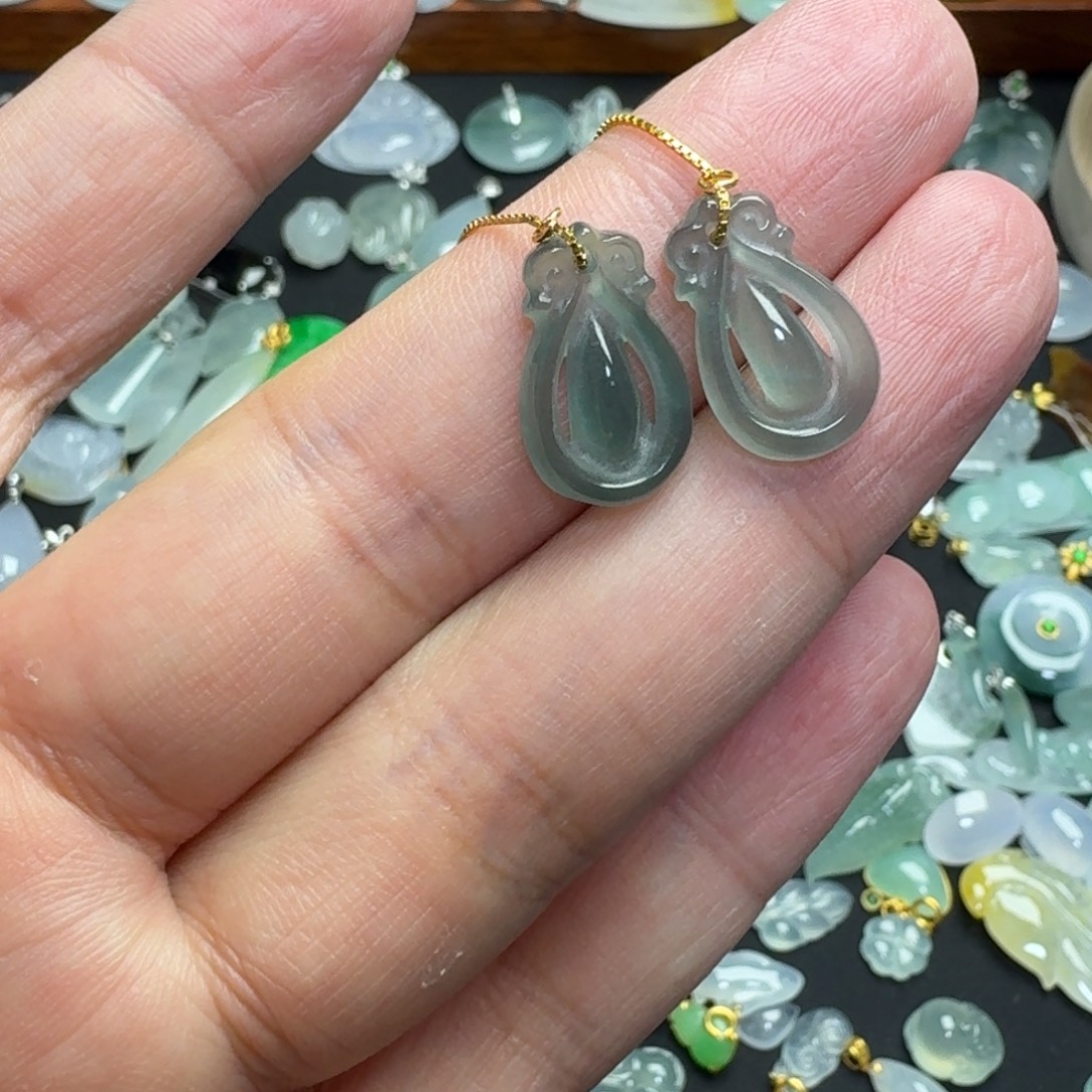 翡翠未镶嵌颈饰福贝一对