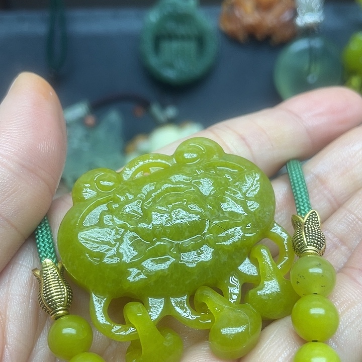 未镶嵌蛇纹石玉颈饰