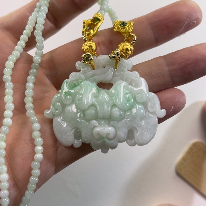 翡翠吊坠(赠链)未镶嵌代编织