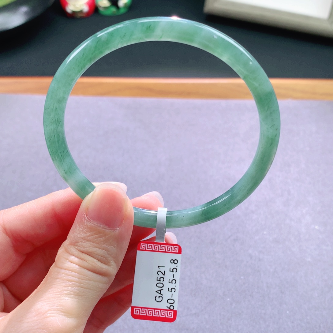 翡翠手镯未镶嵌天然翡翠手镯