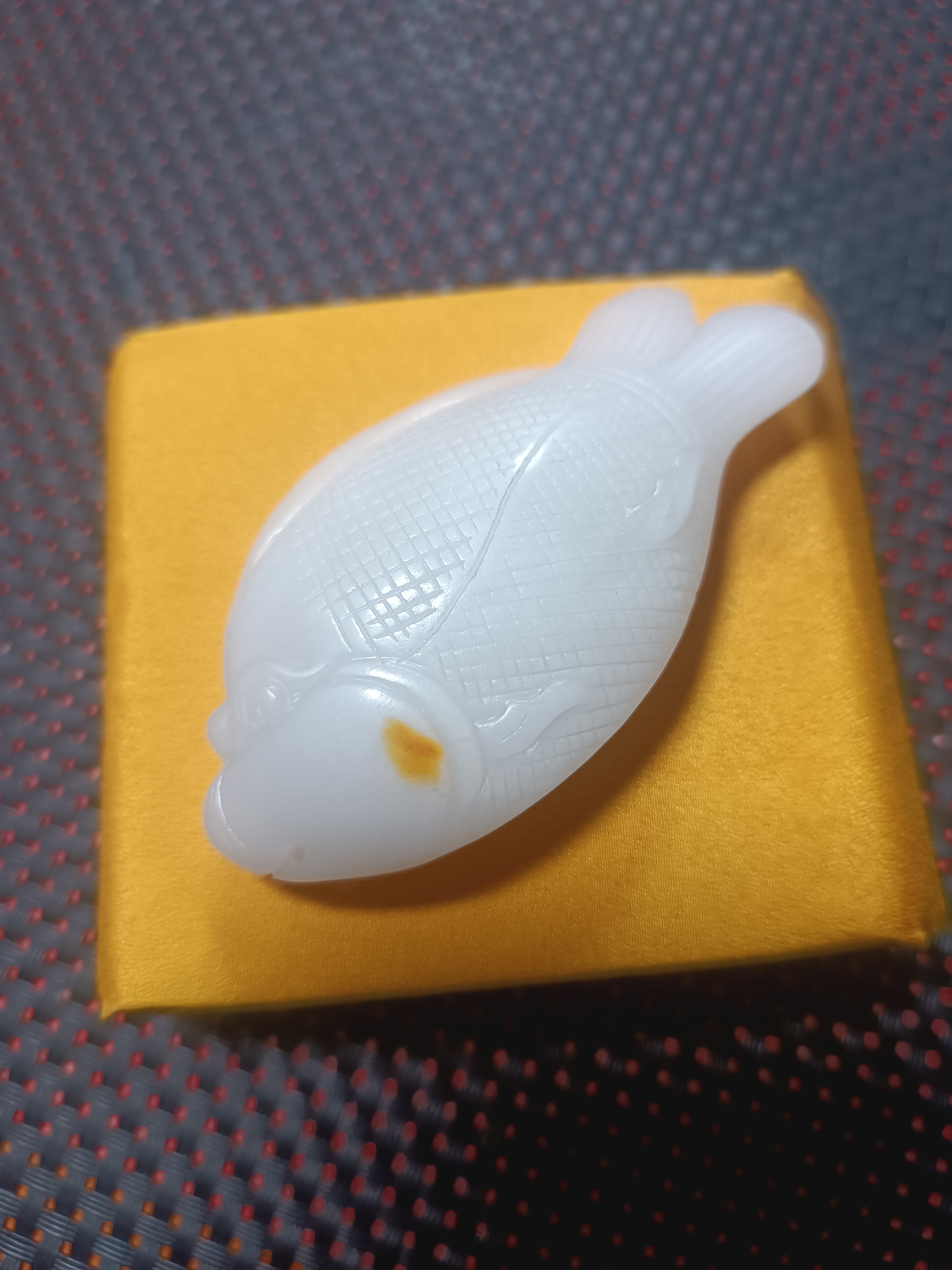 精品和田玉把件年年有余